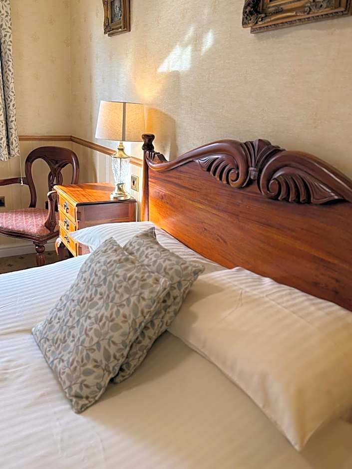 Albright Hussey Manor