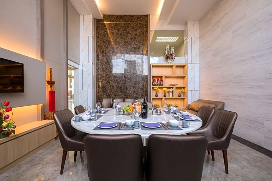 Elegant Airport Hotel