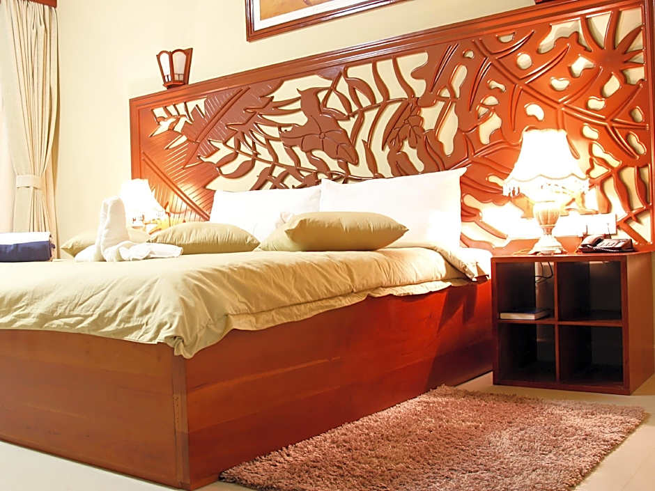 Pirogue Lodge
