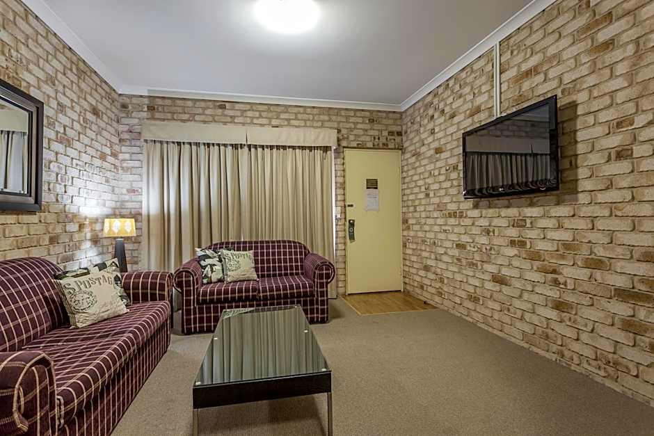 Highlander Motor Inn