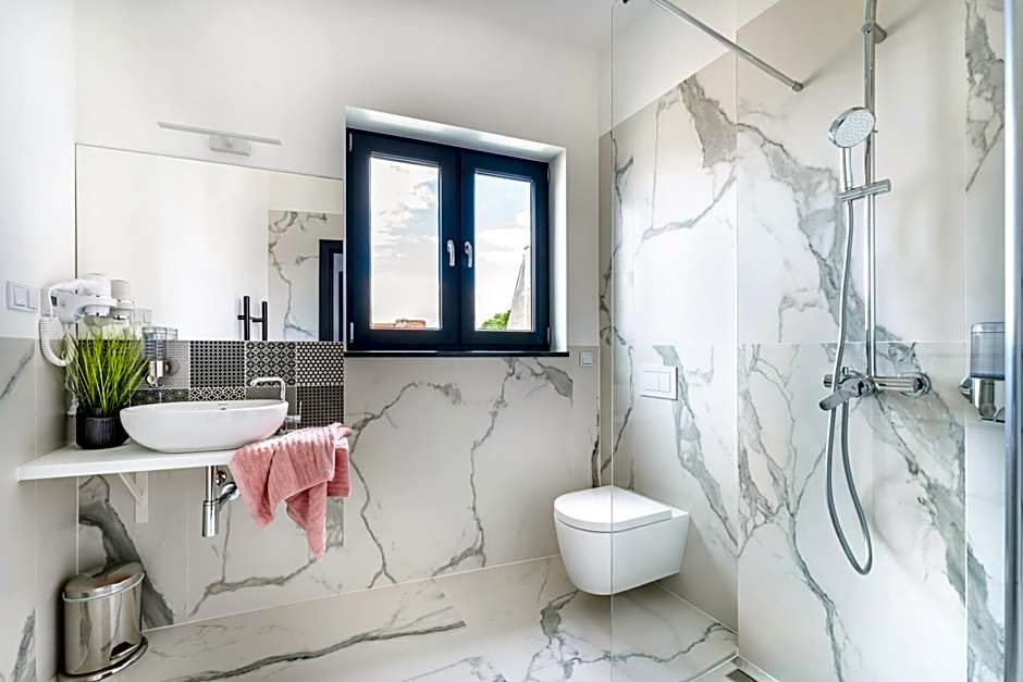 Apart House, Tylna 20