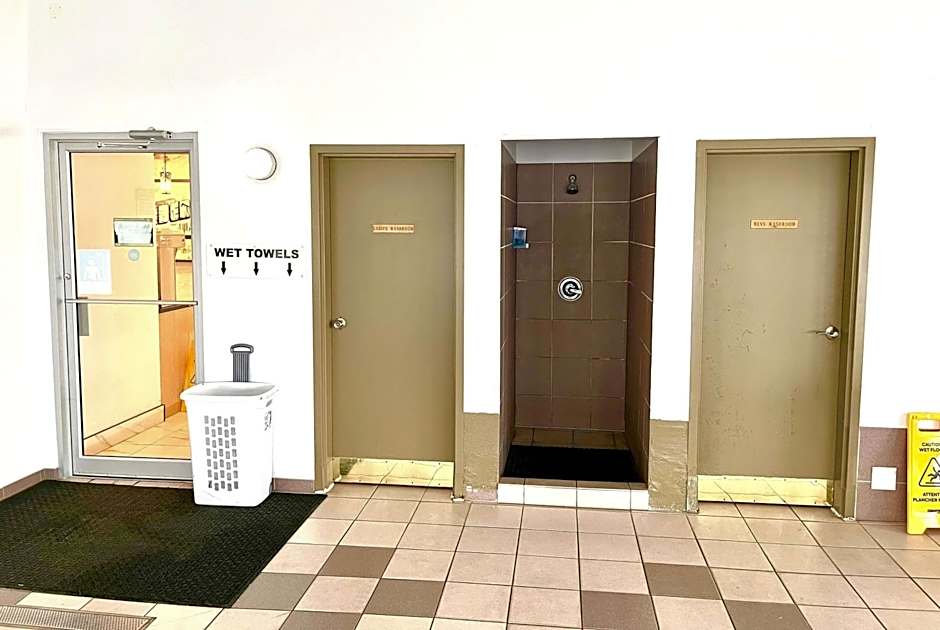 Super 8 by Wyndham Hinton