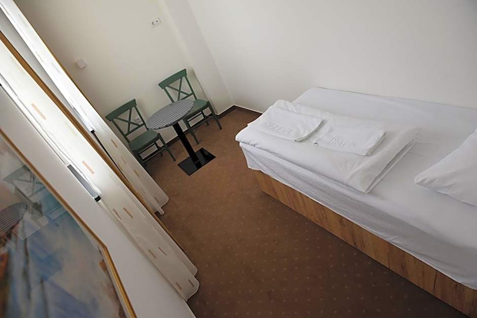 Hotel Argument