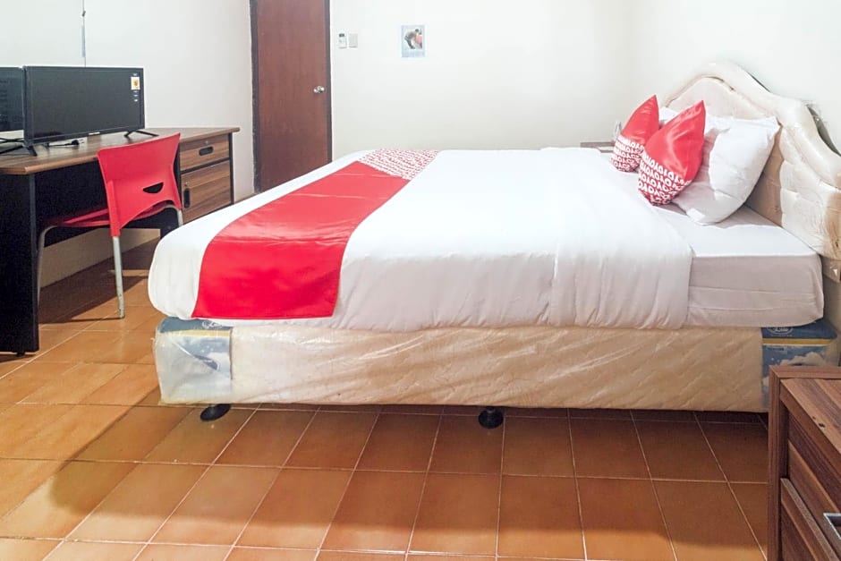 OYO 1688 Collin Beach Hotel