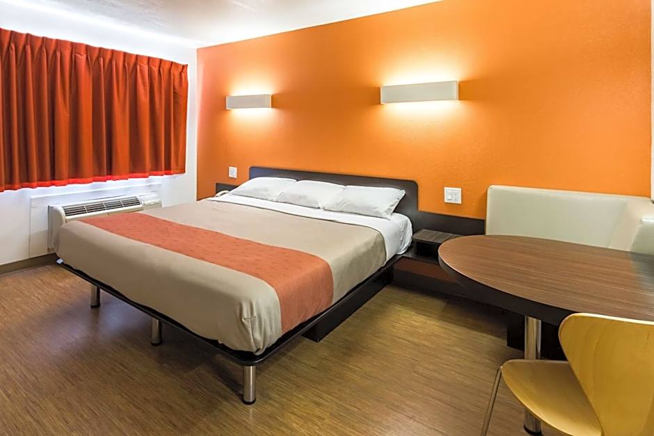 Motel 6-Stephenville, TX