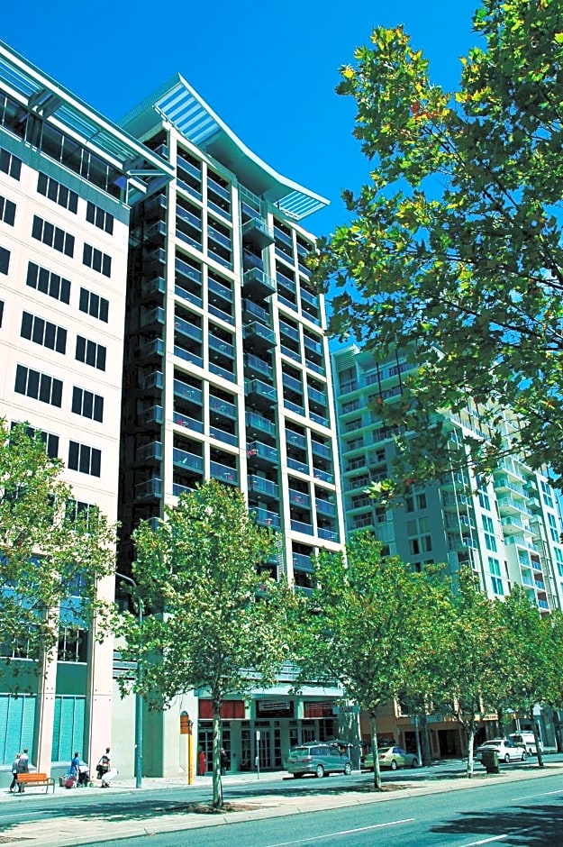 Oaks Adelaide Horizons Suites