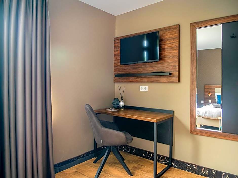 Amsterdam Lake Hotel