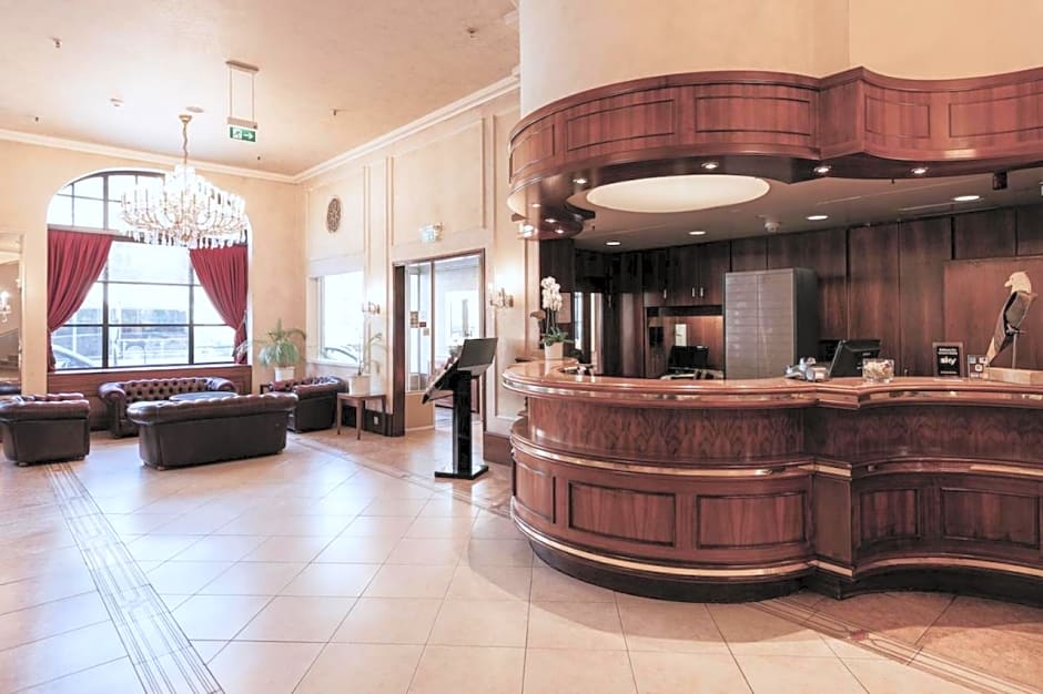 Hotel Monopol - Central Station