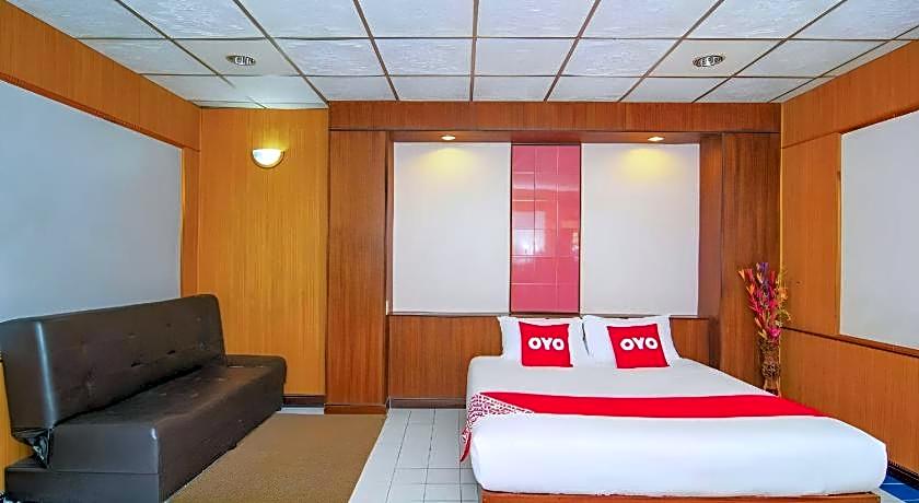 OYO 534 Phasuk Hotel