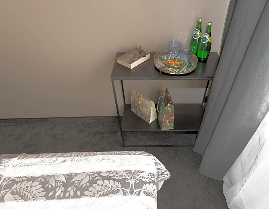 Happy Inn Rooms & Suites