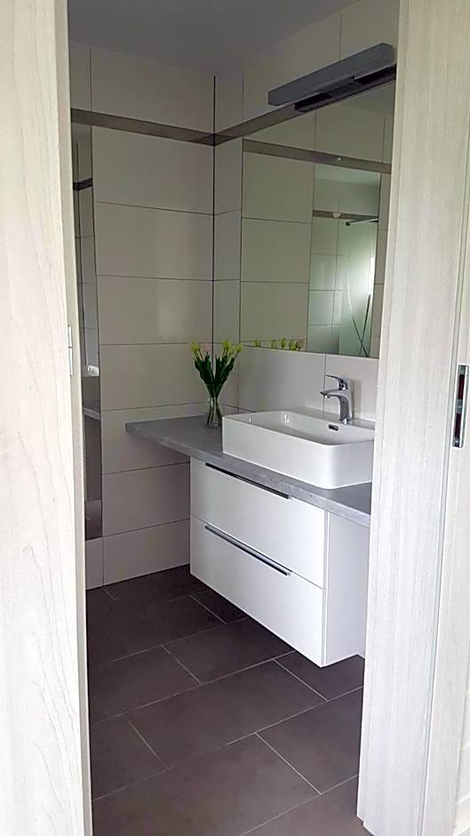 Biale Domki Paula Rewal - Domki z klimatyzacja, w obiekcie Jacuzzi i darmowe Wifi!