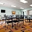 Days Inn & Suites by Wyndham Columbus NE