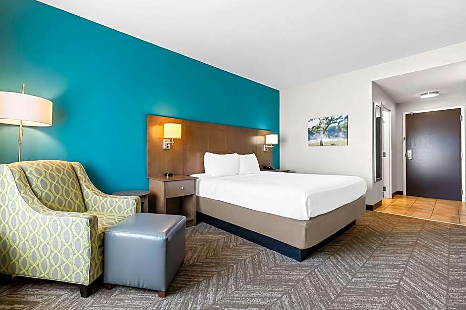 Best Western Plus Bolivar Hotel & Suites