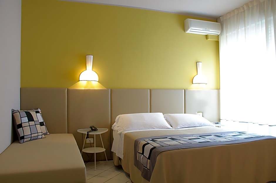 HOTEL TRIONFAL - Fronte Mare - Vicinissimi al Centro