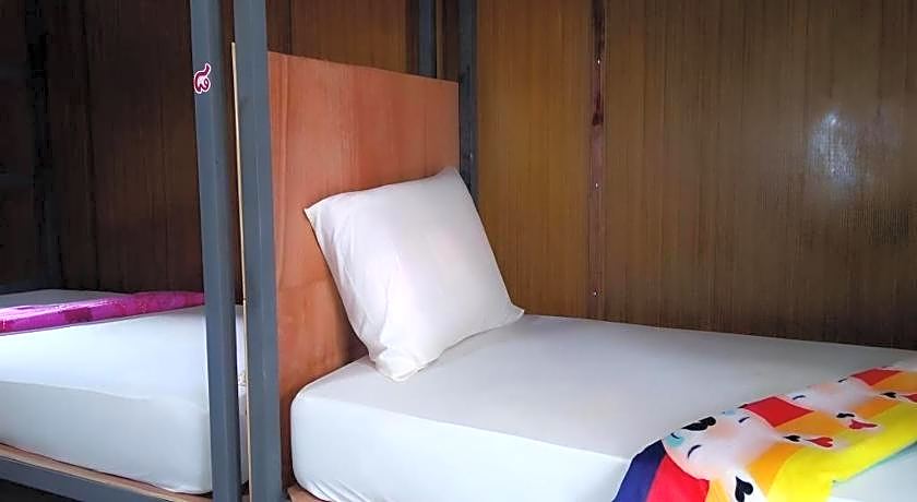 Chill Chill Long Beach Hostel
