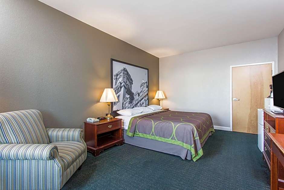 Super 8 by Wyndham Petersburg