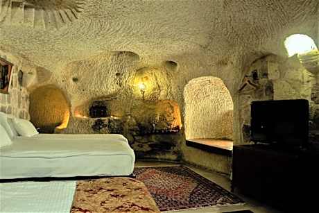 Cave King Suite