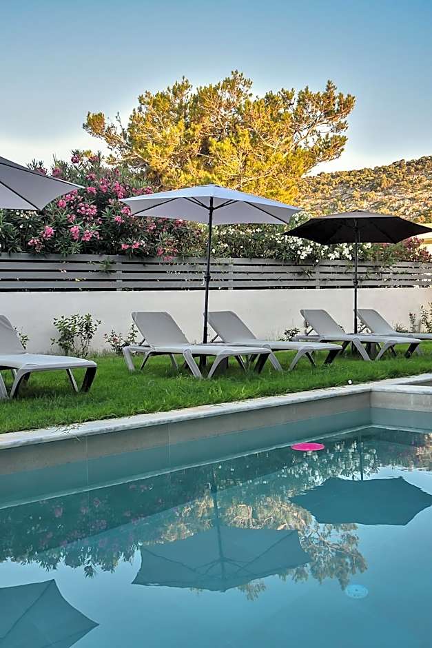 Del Mar 'Adults Only'