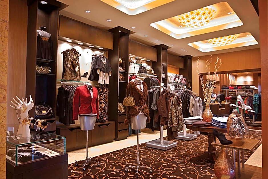 HoteLumiere at the Arch - A Caesars Rewards Destination 