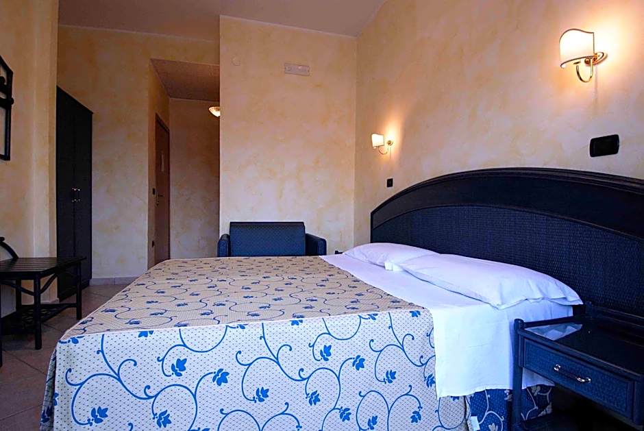 Photo 1 of 4 of 1 Double Bed or 2 Beds, Sea View