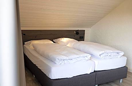 Holiday Home (4 Adults)