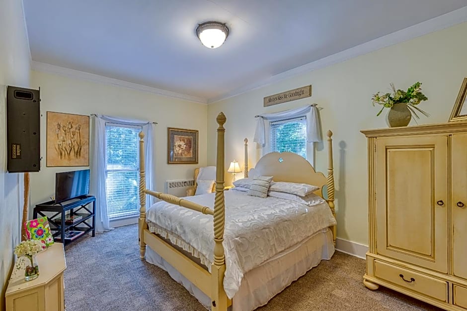 Monroe Manor Inn