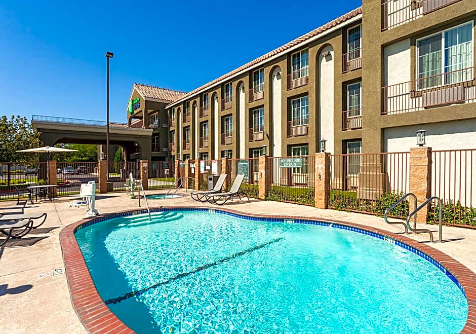 Holiday Inn Express Lancaster By IHG