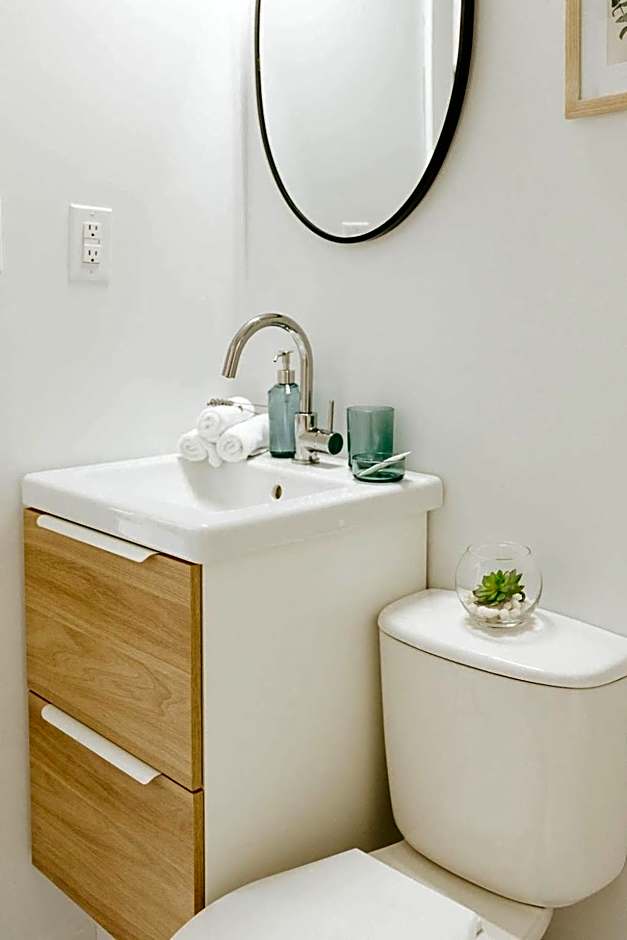 Naramata Courtyard Suites