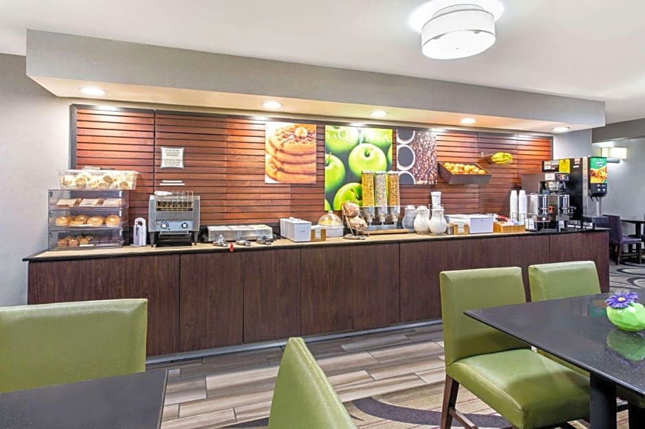 La Quinta Inn & Suites by Wyndham Tucson East