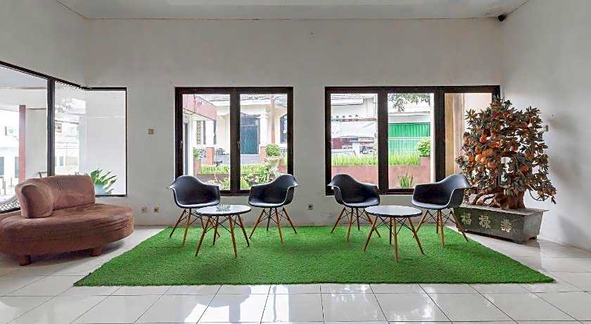 RedDoorz near Taman Kota Lapang Merdeka Sukabumi