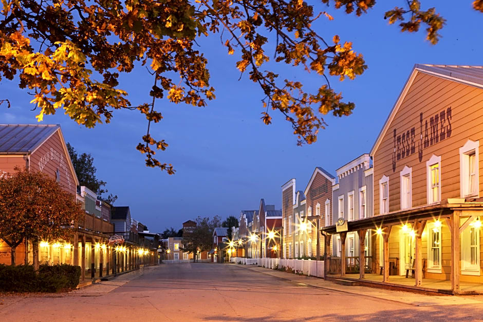 Disney Hotel Cheyenne + Tickets