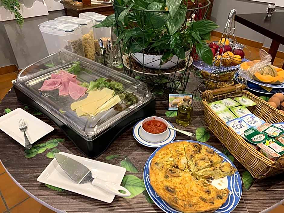 L'EMBLEME - BOUTIQUE HOTEL