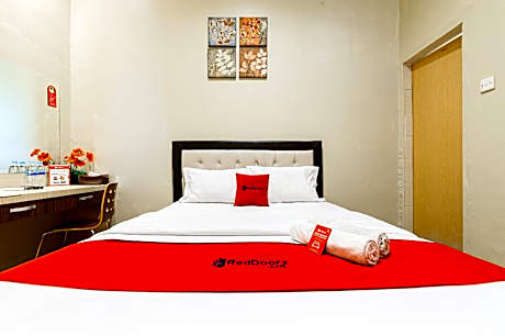 RedDoorz Plus near Universitas Sumatera Utara