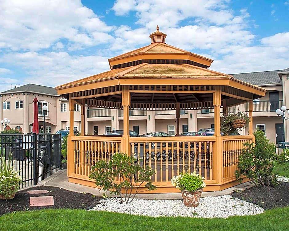 Econo Lodge At The Falls North