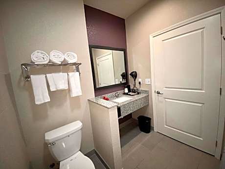 2 Queen Beds Nsmk Flatsc Micrfg Hispd Full Breakfast