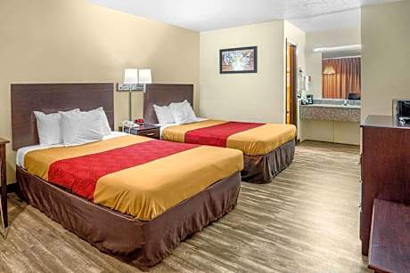 Queen Room with Two Queen Beds - Smoking