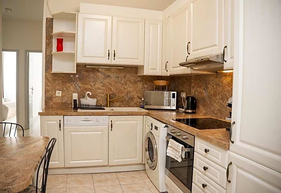 Charmant 4 pièces - Cour privative - Port de Nice