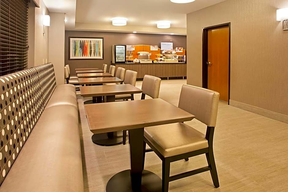 Holiday Inn Express Hotel & Suites Minneapolis - Minnetonka By IHG