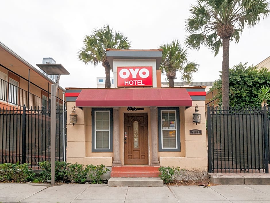 OYO Hotel & Apartments Houston Galleria