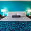 Howard Johnson by Wyndham Romulus Detroit Metro Airport