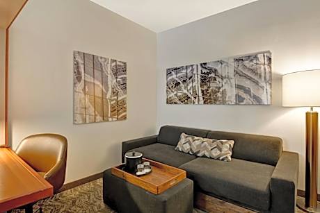 Studio with Two Queen Beds, Sofa Bed and Adapted Tub - Mobility Accessible