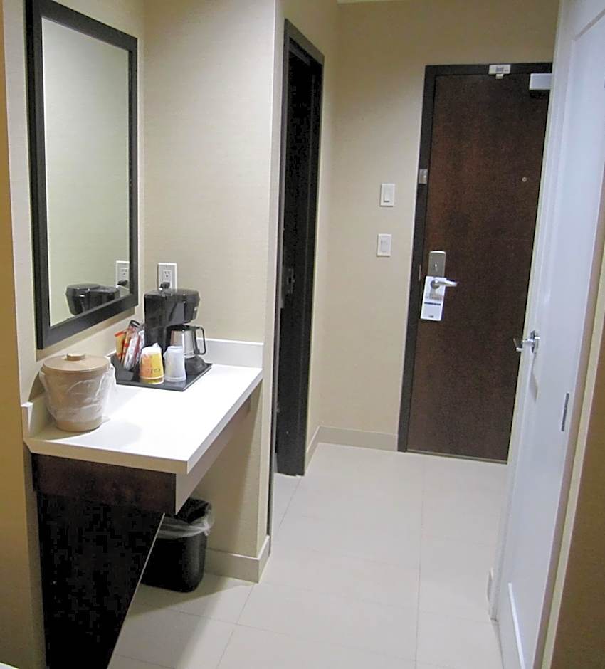 Holiday Inn Express Golden-Kicking Horse By IHG