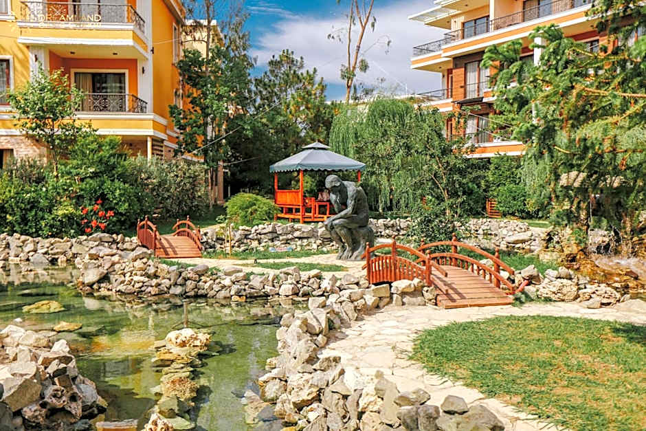Dreamland Oasis Aparthotel