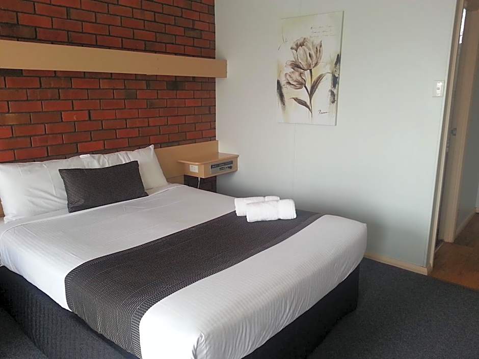 Big Valley Lakeside Paradise Motor Inn