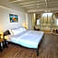 HEEREN BY THE RIVER HOTEL