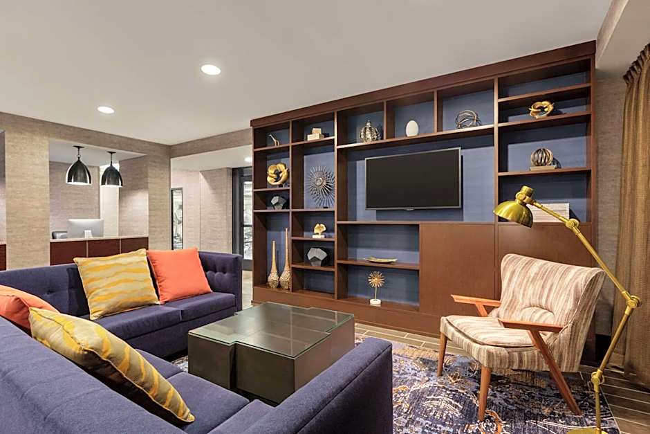 DoubleTree by Hilton McLean Tysons