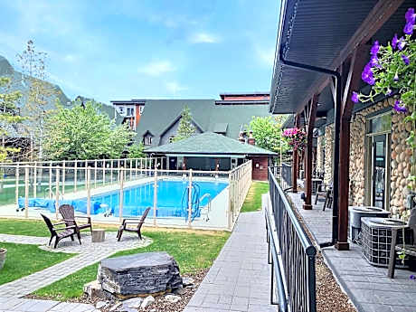 Mystic Chalet managed by Little Sister Getaways