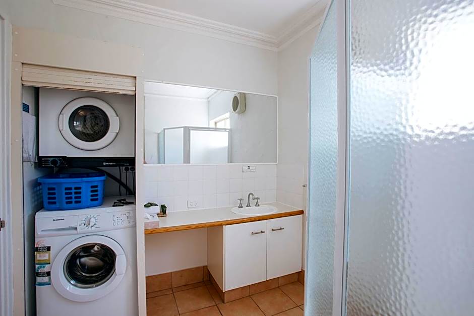 Canal Rocks Beachfront Apartments