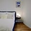 Deluxe Swan Stone Castle Apartment