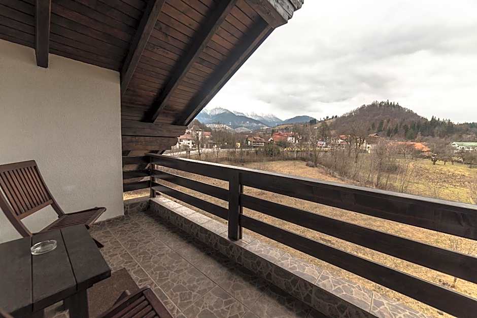 Foto 1 daripada 7 — Sofabed, Castle View, Balcony